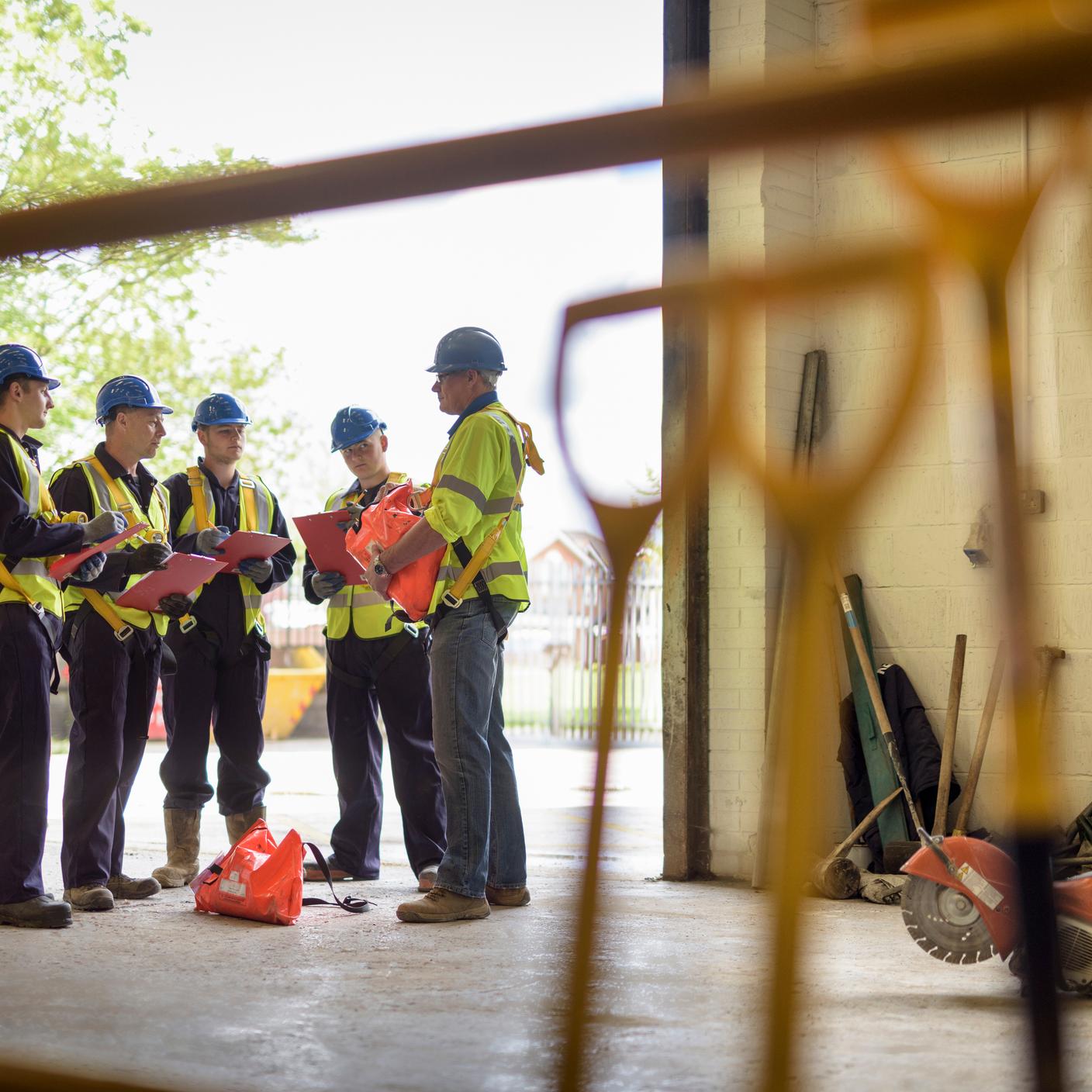 Apprentice builders in presentation in training facility